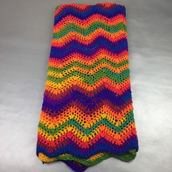 Handmade rainbow knitted throw blanket - Picture 10 of 10